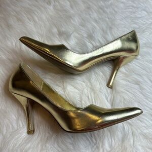 Vintage Wild Diva Gold Pumps Size 8